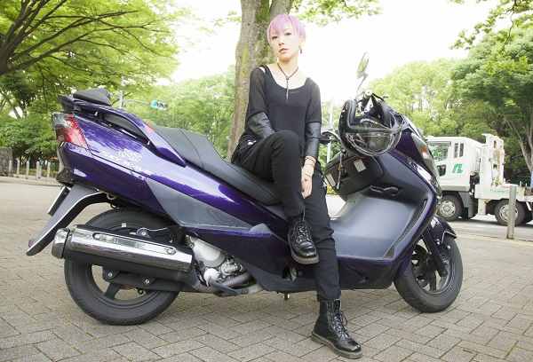 今週のiphone美女 デザイナーの九朗さんは つながるバイクアプリ で都内の駐輪場を簡単検索 Isuta イスタ おしゃれ かわいい しあわせ