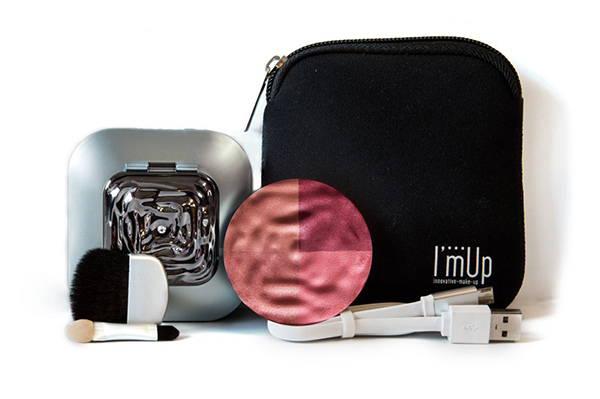 乙女心をくすぐる♡チークパレットと一体化した充電器『I'mUp