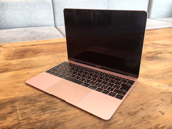 派手すぎない 操作感は ローズゴールドのmacbookを実際に使ってみました Isuta イスタ おしゃれ かわいい しあわせ