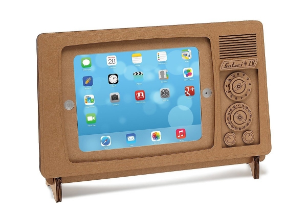 iPadがレトロかわいいテレビに変身♡ リサイクルダンボール製の