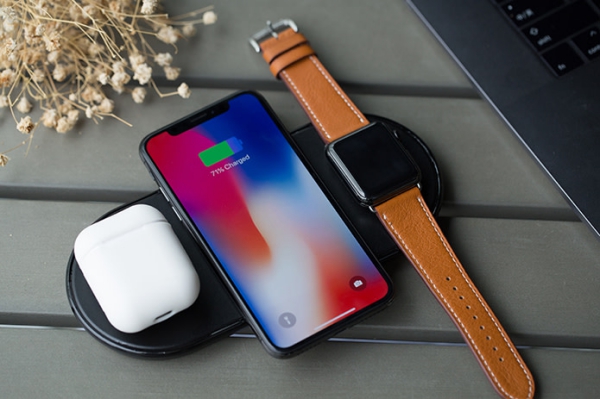 iPhone、Apple Watch、AirPodsを同時充電できる格安ワイヤレス充電マット『Plux』がクラウドファンディングで大人気！