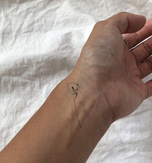 今っぽいシンプルなタトゥーが色々試せちゃう シール不要なタトゥーアプリを教えちゃいます Isuta イスタ おしゃれ かわいい しあわせ