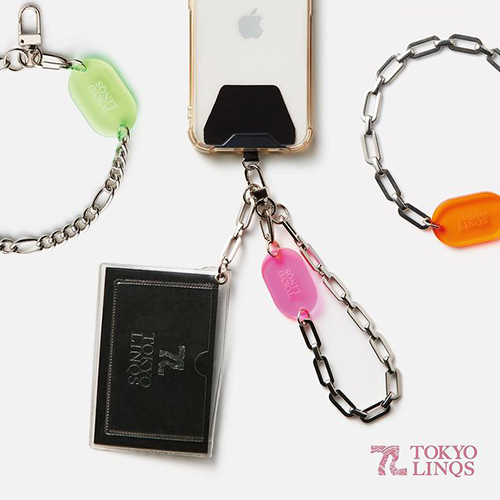 TOKYO LINQSのストラップを装着する際は、別売りの「strap holder」を用意してください