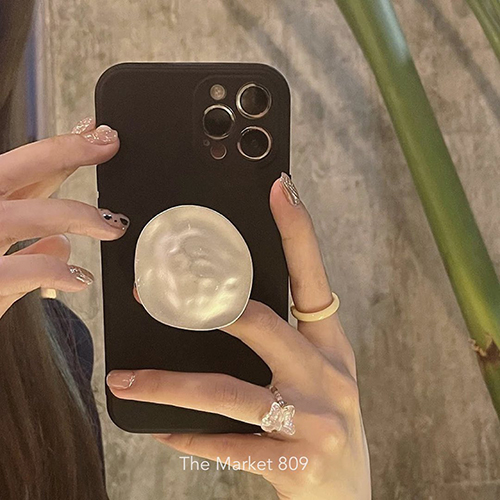 「The MARKET 809」の「ムーンブラケット ブラック iPhone case」シルバーグリップ
