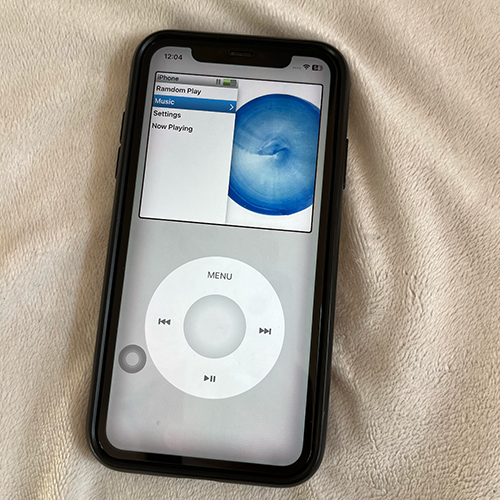 音楽プレイヤーアプリ「My Pod」を開いたiPhone