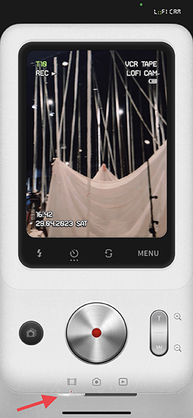 カメラアプリ「LoFi Cam」の操作画面
