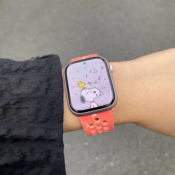 「Apple Watch Series 9」に表示されたスヌーピー文字盤