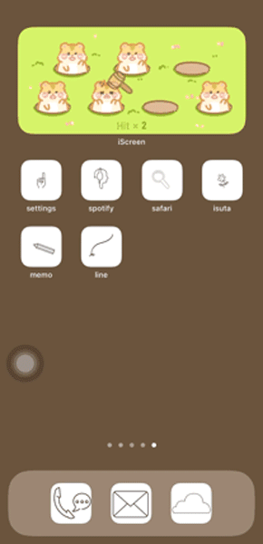 iOS 17を搭載したiPhoneホーム画面に、カスタマイズアプリ「iScreen」のウィジェットを追加した画面