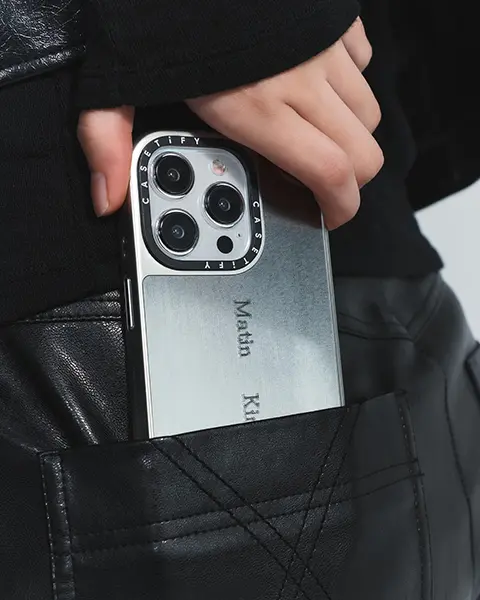 ファッションブランド「Matin Kim（マーティンキム）× CASETiFY（ケースティファイ）」コラボiPhoneケース「MATIN KIM SIGNATURE CASE IN SILVER」