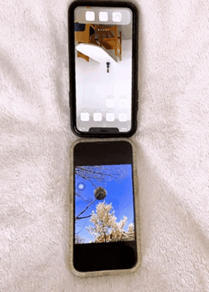 iOS 17を搭載したiPhone同士で、AirDropを使って画像を送受信する様子