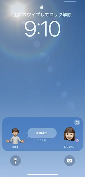 iPhoneロック画面に表示された、SNSアプリ「Vibes Widget」のライブアクティビティ表示