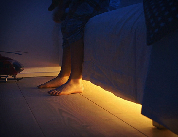 寝室をオシャレにdiy 自動センサーで点灯するフットライトが便利 Isuta イスタ 私の 好き にウソをつかない