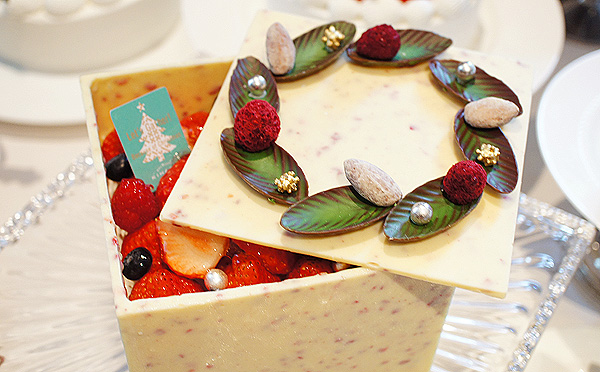 リースを飾ったbox型ケーキに胸キュン キハチのクリスマスケーキを試食してきた Isuta イスタ 私の 好き にウソをつかない