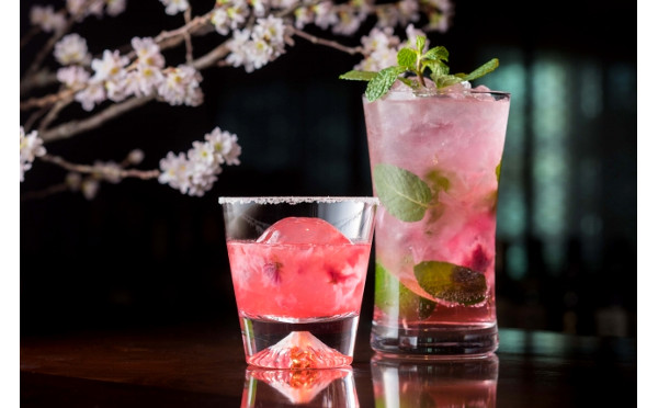 夜桜見物の後はピンクのカクテルで乾杯 ザ キャピトルホテル東急で Sakuraカクテルフェア 開催 Isuta イスタ おしゃれ かわいい しあわせ