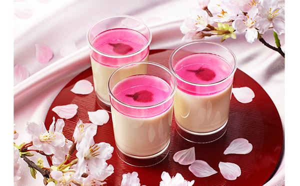 さくらもちのようなソースが絶妙♪パブロの新作チーズプリンは“桜”をあしらった春仕様