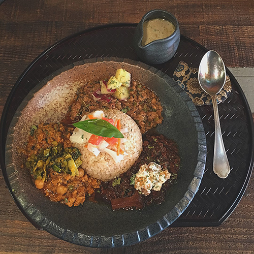 今食べたいのは“アート”なカレー。ビジュアルも味も譲れない、カレー探しのお散歩旅