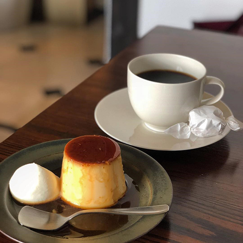 あなたは固め派？とろとろ派？昔ながらの手作りプリンが食べられるカフェを見つける私のお散歩旅