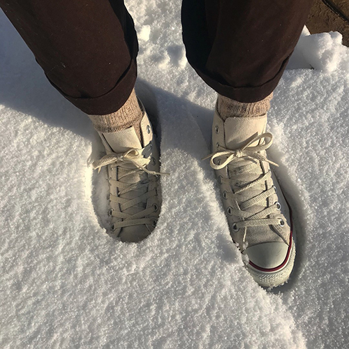 雪道でもお気に入りの靴が履きたい♡靴底に貼るだけで簡単に滑り止めできる対策法をレクチャー