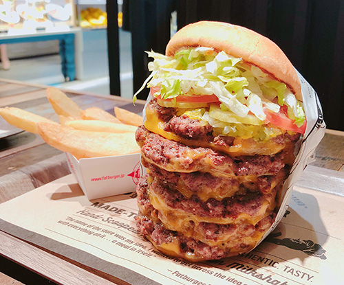 L.A.発「ファットバーガー」が日本上陸！レトロアメリカンな店内で味わう本格派のハンバーガーは絶品でした♡