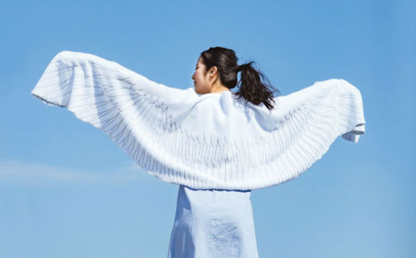ビーチでフェスで大活躍♩天使の気分になれちゃうフェリシモの「天使の羽タオル」をチェック！