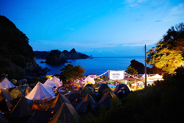 “DIY 野外シネマフェス”「MUJINTO cinema CAMP」♡10月に和歌山・長崎の無人島で開催決定！