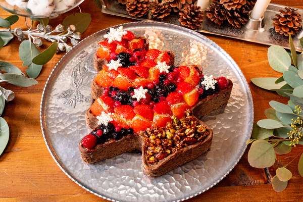 フルーツたっぷりタルトで聖なる夜を華やかに キルフェボンの クリスマスケーキ18 をチェック Isuta イスタ おしゃれ かわいい しあわせ
