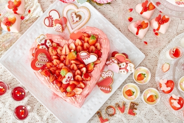 バレンタインにもおすすめ♡青山セントグレース大聖堂の「恋するいちごブッフェ」にLOVEなスイーツが大集合♩