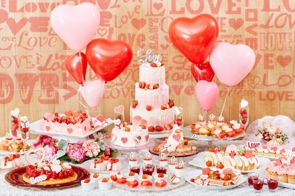 バレンタインにもおすすめ♡青山セントグレース大聖堂の「恋するいちごブッフェ」にLOVEなスイーツが大集合♩