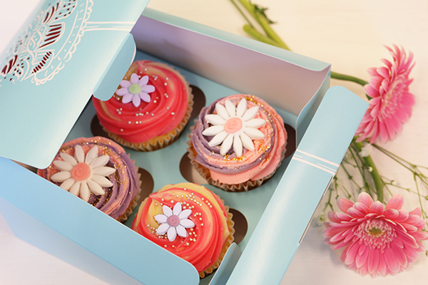 お友達へのバレンタインのお返しに♡「ローラズ・カップケーキ 東京」にお花がかわいい限定カップケーキが登場