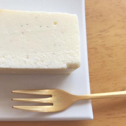 白く四角い何これな物体 正真正銘の美味しさが味わえる福岡カフェ Abeki のホワイトチーズケーキが気になる Isuta イスタ 私の 好き にウソをつかない