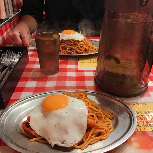 「昔ながらのナポリタンが食べたくて♪」給食風の甘めの味付けを堪能できる東京都内にあるレトロなカフェ5選