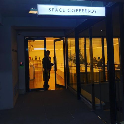 この目玉焼きの正体は…？想像以上に美味しいと話題の韓国カフェ「Space coffee boy」を大解剖しちゃいます♡