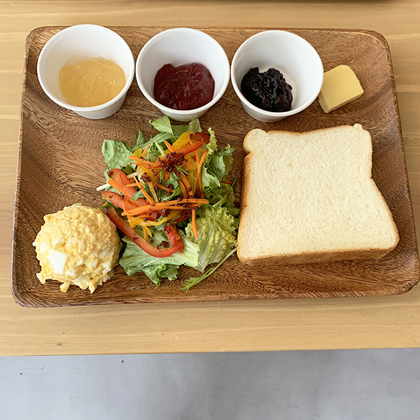 行列の絶えない高級食パン専門店、初のカフェ「このカフェ半端ないって！」が6月9日にグランドオープン