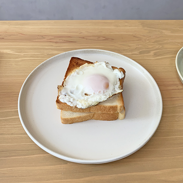 行列の絶えない高級食パン専門店、初のカフェ「このカフェ半端ないって！」が6月9日にグランドオープン