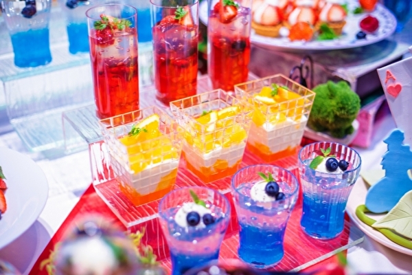 旬のぶどうスイーツが大集合♩梅田のアリスレストランで最強フォトジェな夏のティーパーティーが開催♡