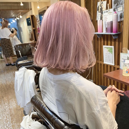 一度はやりたいと思ってた 魅惑の ピンクヘアー 後ろ姿もかわいいピンクヘアーにこの夏ぜひ挑戦しよう Isuta イスタ おしゃれ かわいい しあわせ