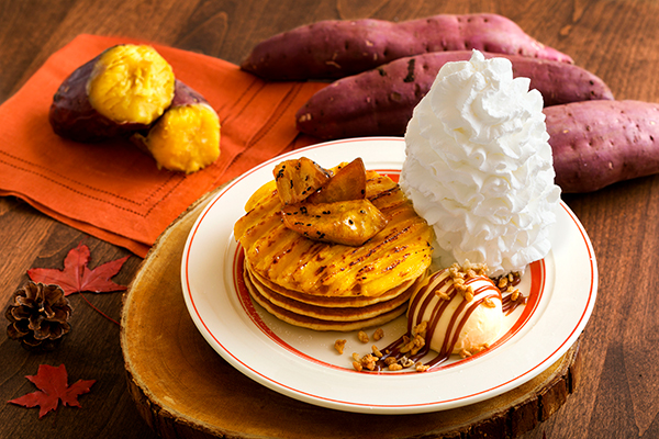 濃厚な甘みが特徴的な“安納芋”を使用。「エッグスンシングス」に秋ならではのパンケーキが登場します♡
