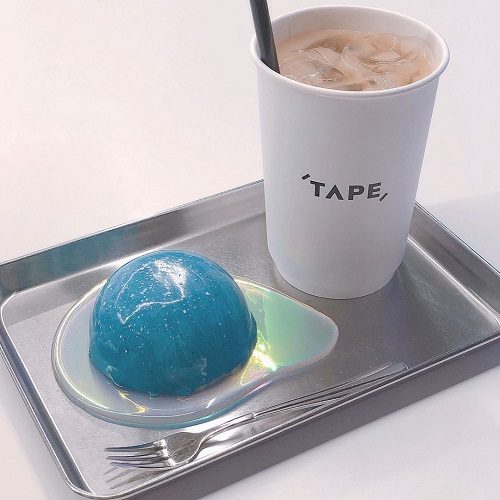 この正体は一体何…⁉美しすぎる見た目から目が離せない宇宙がコンセプトの「CAFE TAPE」が気になるんです♡