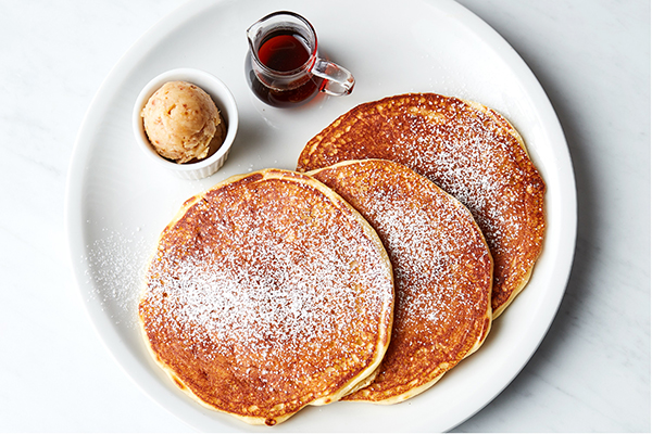 J.S. PANCAKE CAFEのメニューがまもなく一新。フワフワな“スキレットスフレパンケーキ”は先行販売がスタート