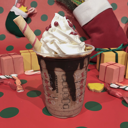 スタバ新作フラペチーノはチョコ×ポテトチップで甘じょっぱおいしい♡クッキーストローもポップでかわいんです