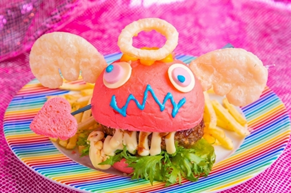 チョコパイを使ったデコラかわいいスイーツが仲間入り♡KAWAII MONSTER CAFE原宿のバレンタインメニューをチェック♩