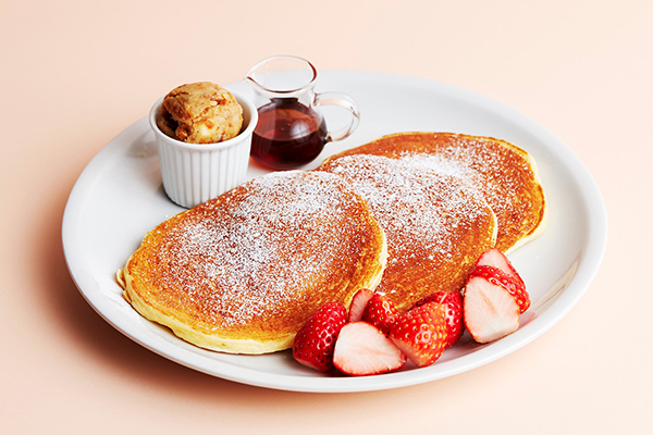 旬の苺をたっぷり使ったスイーツが登場♡J.S. PANCAKE CAFEの全店でストロベリーフェアがはじまります！