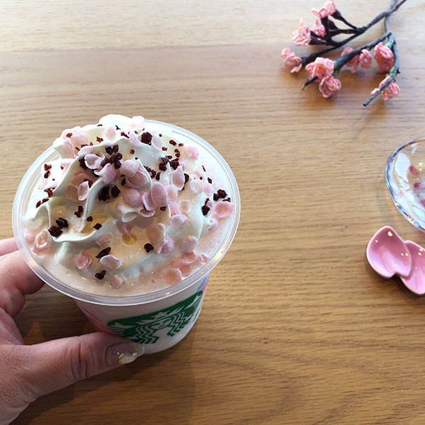 この季節を待ってました♡スタバ新作はさくら ミルクプリン フラペチーノ。今年限定のカップも見逃さないで