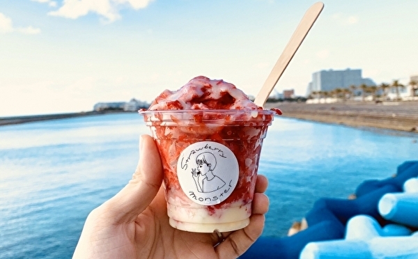 まるごとイチゴを削った新感覚かき氷がおいしそう♡沖縄発「果物けずり」専門店が河口湖町に初上陸！