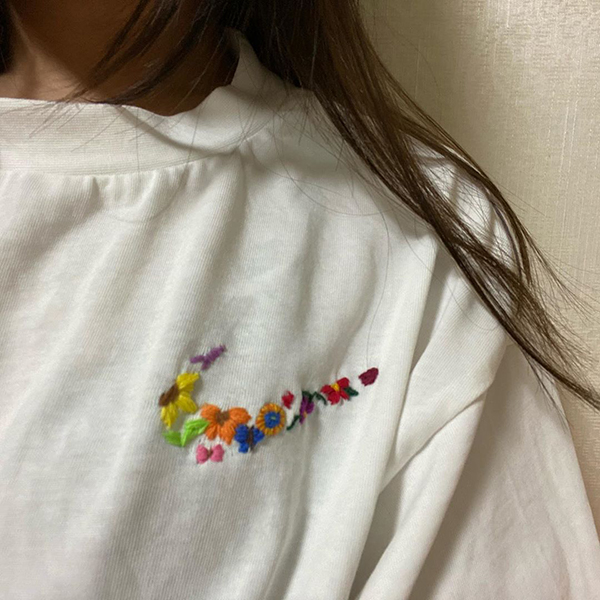 ナイキ 刺繍 Tシャツ 花 手作り - Hoken Nays.