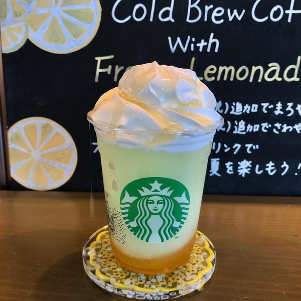 まるで新作のフラペチーノ⁉スタバのカスタマイズで飲めるフローズンレモネードが暑い夏にぴったりなんです…♡