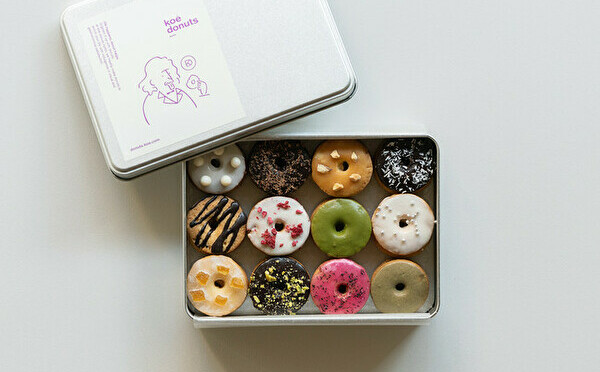 「koe donuts」のオンラインストアがオープン。人気のクッキー缶×グッズが全国からお取り寄せできるように