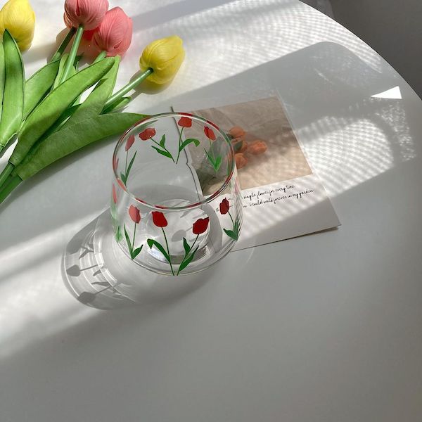 レトロ感のあるかわいいイラストがツボ スリーコインズの韓国っぽ チューリップグラス が話題です Isuta イスタ 私の 好き にウソをつかない