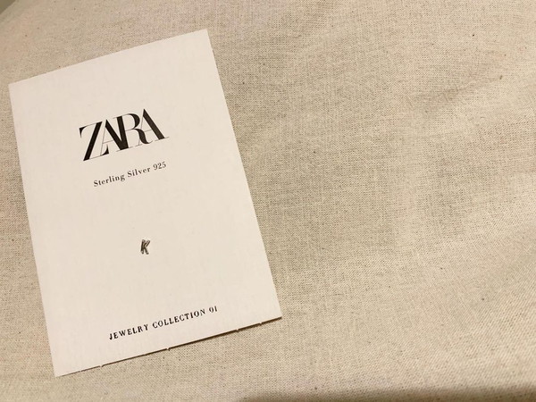 【ZARA】人気のイニシャルアクセサリーが1000円台！お気に入りのアイテムが完売する前に急いでチェックして