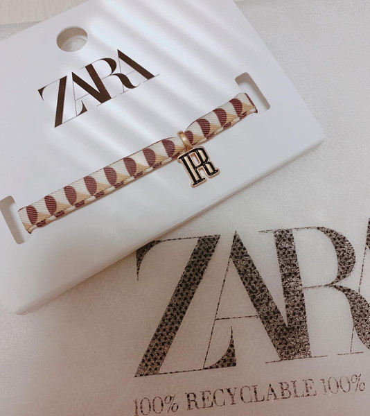 【ZARA】人気のイニシャルアクセサリーが1000円台！お気に入りのアイテムが完売する前に急いでチェックして